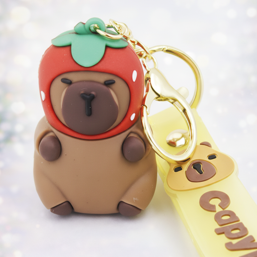 Porte-clés capybara fraise - vue rapprochée