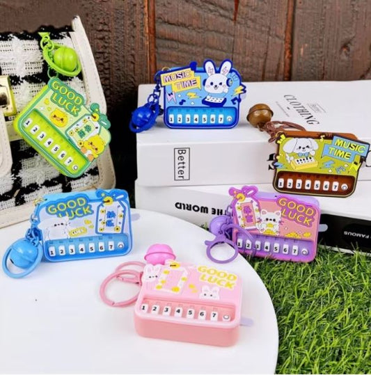 Mini-nyckelring med piano, ljus och musik